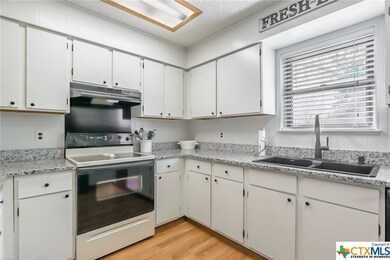 1303 Tulip Ln, New Braunfels, TX 78130 - photo 6