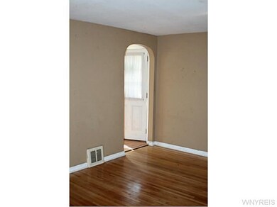 Living Room Great hardwood floors!
