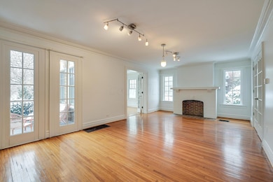 3726 N High St Columbus OH 43214 USA-009