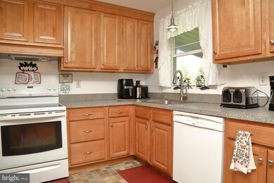 33 Linden St, Leola, PA 17540 - photo 5