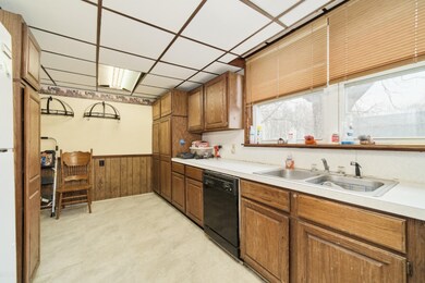 4713_Gooding_St-13