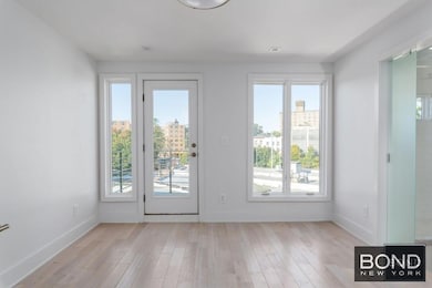 11-49 Welling Ct unit 3, Astoria, NY 11102 - photo 5