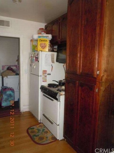 KITCHEN RIGHT SIDE VIEW