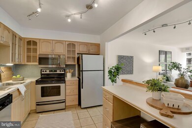 The Gibson unit 404, Washington, DC 20037 - photo 3