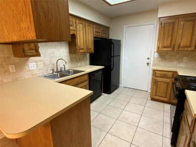 234 Mountainview Dr, Hurst, TX 76054 - photo 4