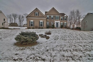 1083 Woodberry Dr, Mountain Top, PA 18707 - photo 2
