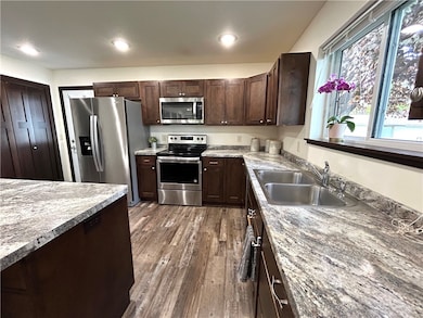 Extra-large kitchen island and ample cabinet and c
