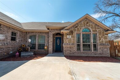 140 Sunflower Dr, Weatherford, TX 76087 - photo 2