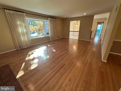 1320 Elsinore Ave, McLean, VA 22102 - photo 6