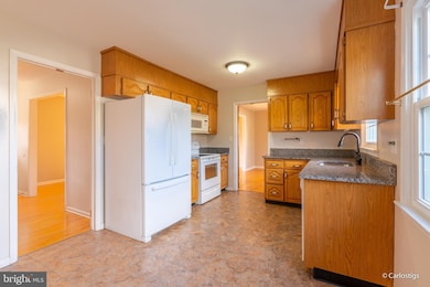 12 Berkshire Dr, Princeton Junction, NJ 08550 - photo 5