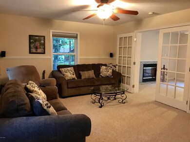 148 Aspen Dr, Milford, PA 18337 - photo 2