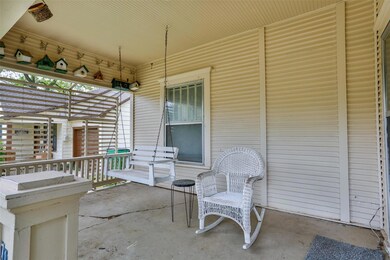 713 N Commerce St, Gainesville, TX 76240 - photo 6