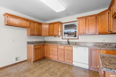 700 W Dean St, Virden, IL 62690 - photo 2