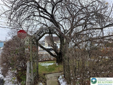 205 W 27th St, Northampton, PA 18067 - photo 7