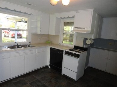 751 Flanders St, Chelsea, MI 48118 - photo 2