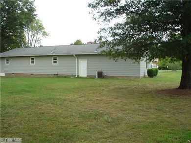 6302 Mountain Laurel Dr, Greensboro, NC 27406 - photo 2