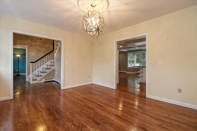 08-Dining Room