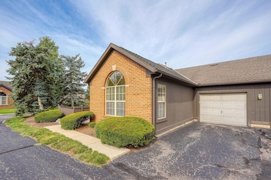 2622 Trottersway Dr, Columbus, OH 43235 - photo 4