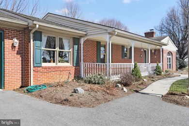 19902 Mount Aetna Rd, Hagerstown, MD 21742 - photo 3