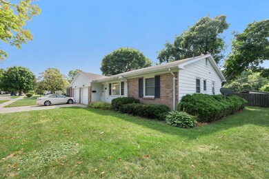 3601 Sandhurst Dr, Lansing, MI 48911 - photo 7