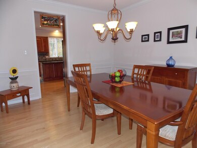 1040 Woodberry Dr, Mountain Top, PA 18707 - photo 6