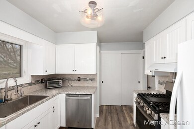 6889 Edgeview Ave SW, Byron Center, MI 49315 - photo 7