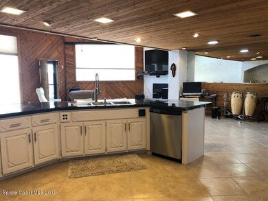 Applewood Kitchen Island