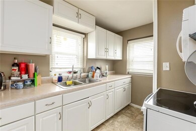 1200 E Aurora Ave, Des Moines, IA 50313 - photo 5