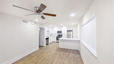 907 N Beacon St unit 204, Dallas, TX 75214 - photo 2