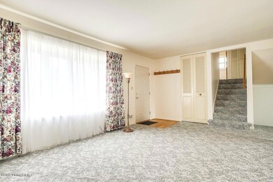 9208 Waltlee Rd, Louisville, KY 40291 - photo 6