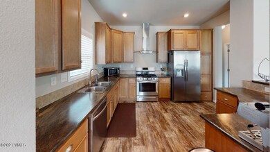 60-Cut-Throat-Loop-Kitchen