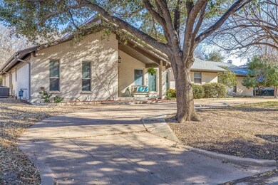 1009 Loch Lomond Dr, Arlington, TX 76012 - photo 3