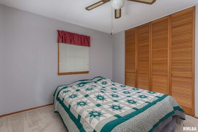 2824 E 32nd St, Davenport, IA 52807 - photo 4