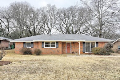 Welcome home to 233 W Vanderbilt Loop!