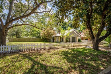 606 W Acheson St, Denison, TX 75020 - photo 4