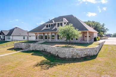 2112 Tree Top Ct, Granbury, TX 76049 - photo 3