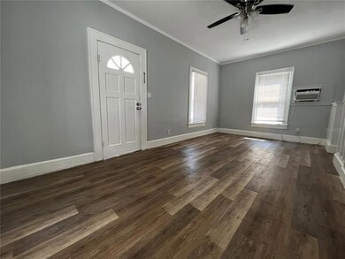 610 14th St N unit 1/2, Saint Petersburg, FL 33705 - photo 4