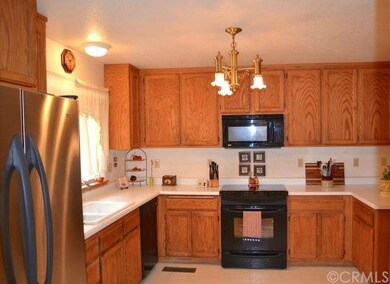 Plenty of cupboard & counter space