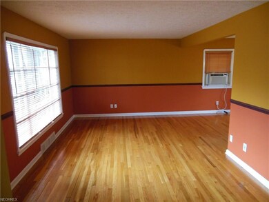 Living Room & Dining Combo