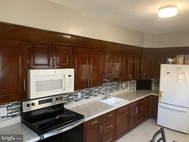 1037 Douglass St, Reading, PA 19604 - photo 7