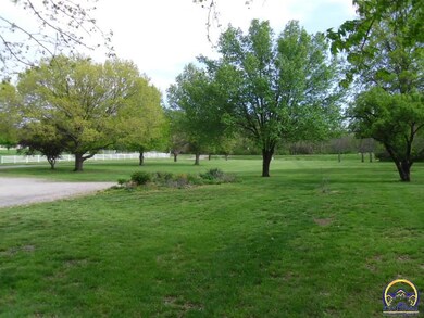 5130 SW 53rd St, Topeka, KS 66610 - photo 4