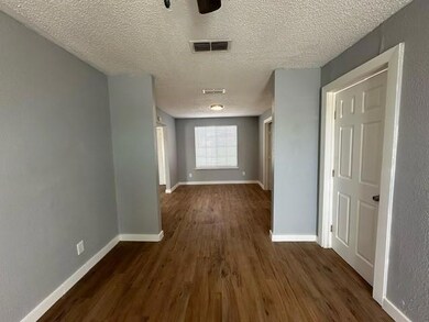 615 W Coffin St, Denison, TX 75020 - photo 3