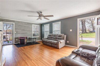 121 Clegg St, Statesville, NC 28677 - photo 7