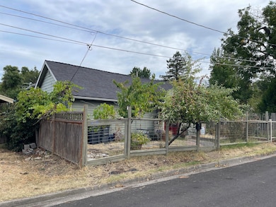 36 Dewey St, Ashland, OR 97520 - photo 3