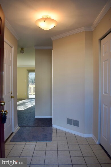 38 E Jonathan Ct, Kennett Square, PA 19348 - photo 3