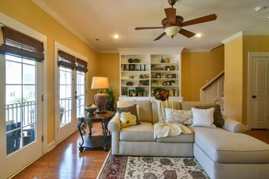 2527 family room 1