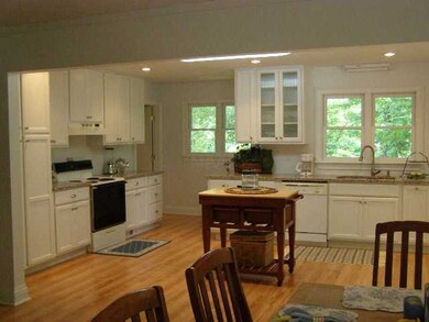 Spacious New kitchen with granite counter tops, lo