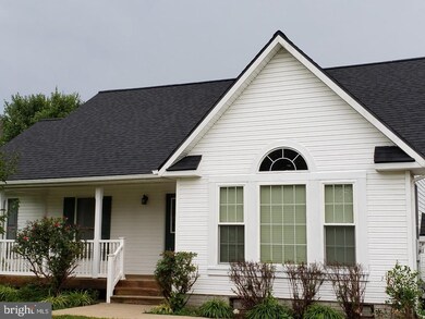 979 Caledonia Dr, Martinsburg, WV 25405 - photo 2