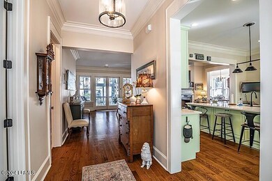 6 Foyer