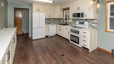 1025 N 4th St, Bismarck, ND 58501 - photo 5